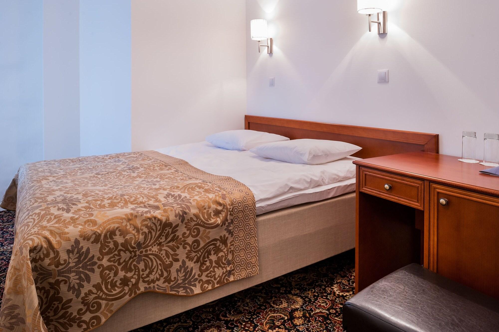 Three Crowns Residents Hotel Tallinn Ngoại thất bức ảnh