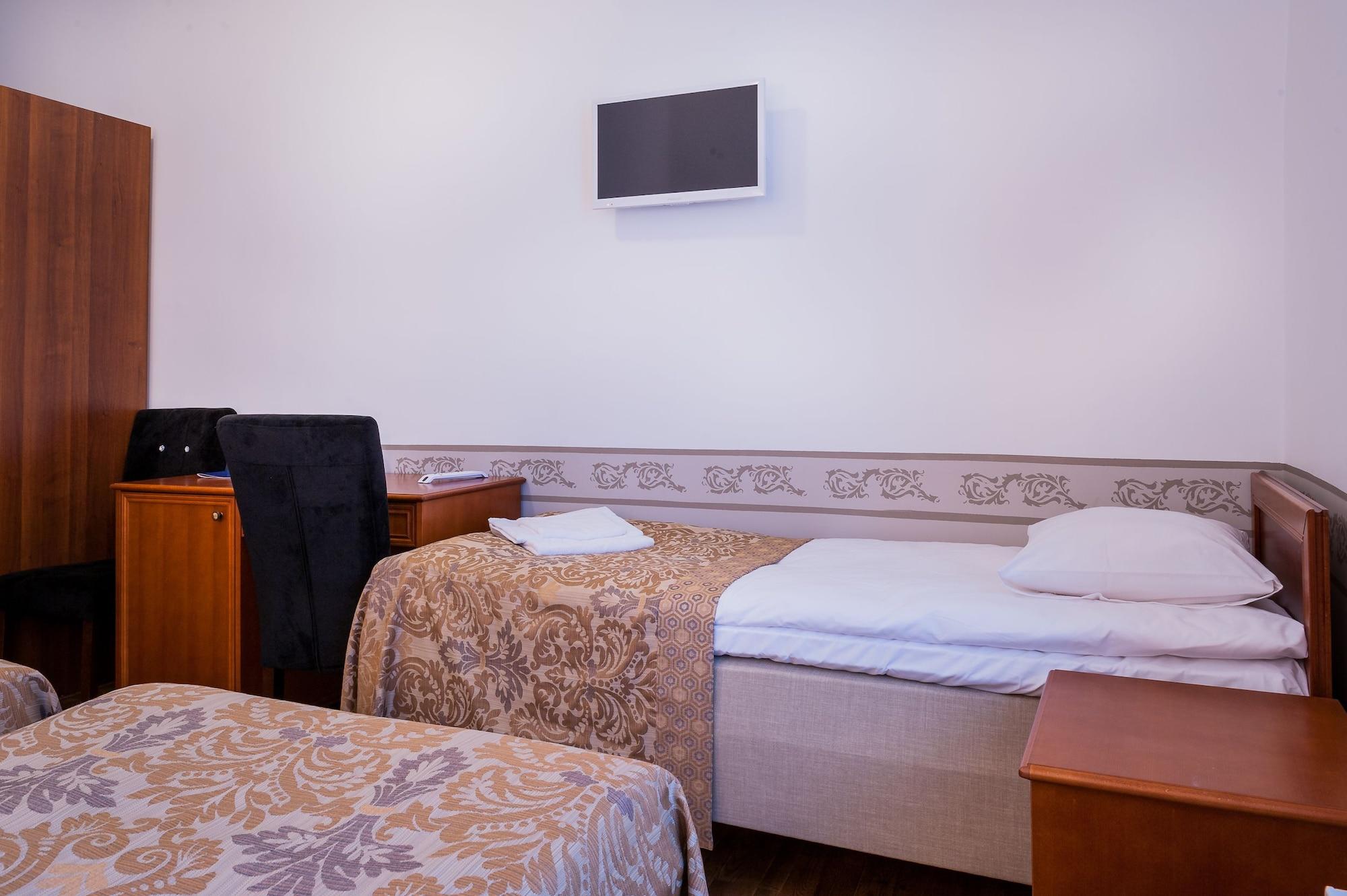 Three Crowns Residents Hotel Tallinn Ngoại thất bức ảnh