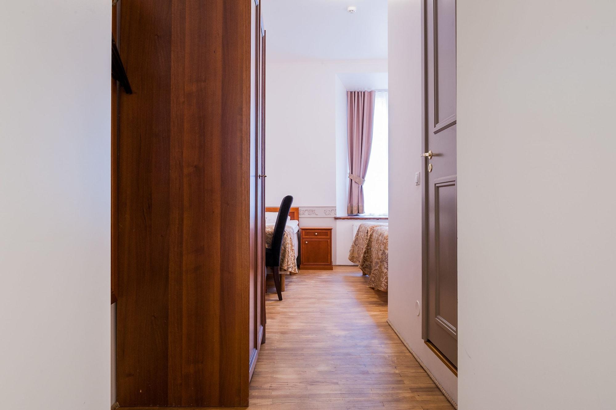 Three Crowns Residents Hotel Tallinn Ngoại thất bức ảnh