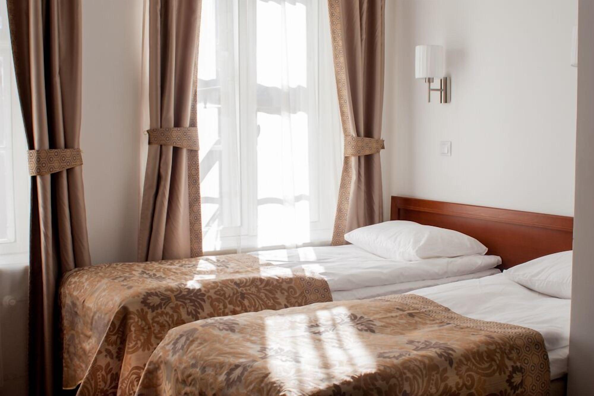 Three Crowns Residents Hotel Tallinn Ngoại thất bức ảnh