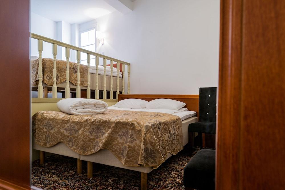 Three Crowns Residents Hotel Tallinn Ngoại thất bức ảnh
